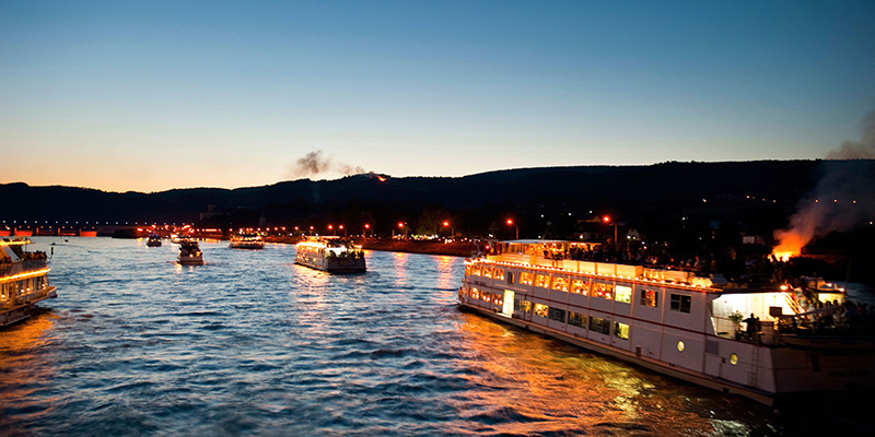 Sonnenwende in der Wachau, Schifffahrt mit Feuerwerken rund um die Wachau